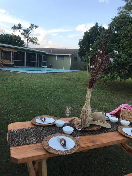Ananda Farmhouse And Retreat. Lake Worth Beach Exterior foto